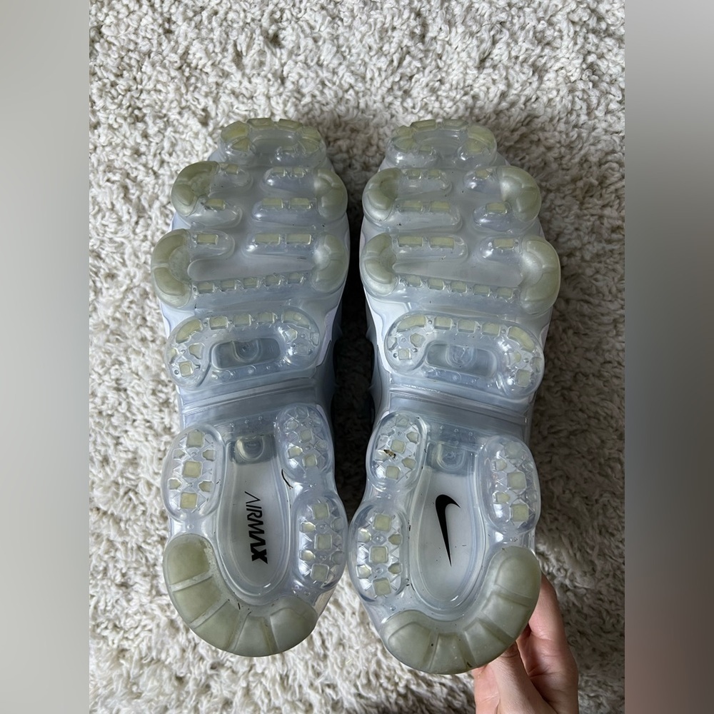 Men’s 7.5/ Women’s 9.5 Nike Air VaporMax Plus Sneakers - Picture 2 of 7